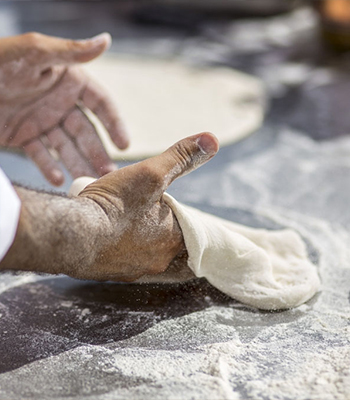 Creare l’impasto perfetto: 4 segreti per l’utilizzo di un’impastatrice per pizza