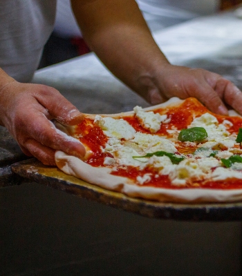 Perché scegliere i forni elettrici professionali Italforni per la tua pizza napoletana